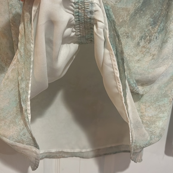 CALVIN KLEIN
Print Ruched V Neck Top - Picture 6 of 16